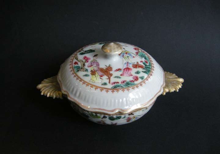 Ecuelle "famille rose" porcelain with handle enamel gold (occidental form) decorated with two ladys  deer and birds  (crane)